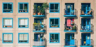 Estos son los impuestos que debes pagar para comprar una casa en España Edificio de apartamentos.